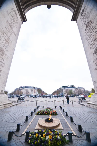 El Arco del Triunfo en París — Foto de Stock