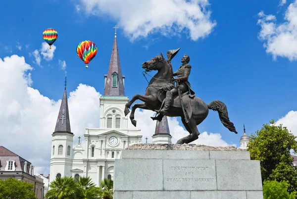 Saint Louis Cathedral and statue of Andrew Jackson — Stock Photo, Image