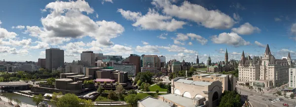 Panoramisch uitzicht op de skyline van ottawa, canada — Stockfoto