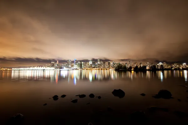 Vancouver belvárosában skyline éjjel, Bc Kanada — Stock Fotó