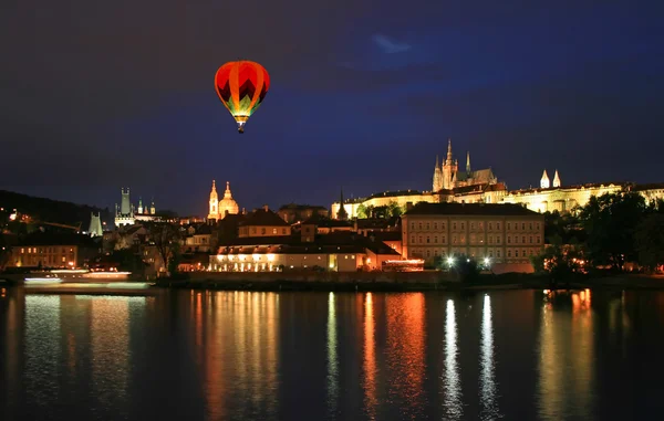 美丽的布拉格城市的夜景 — 图库照片
