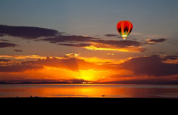 Der farbenfrohe Sonnenuntergang am großen Salzsee — Stockfoto