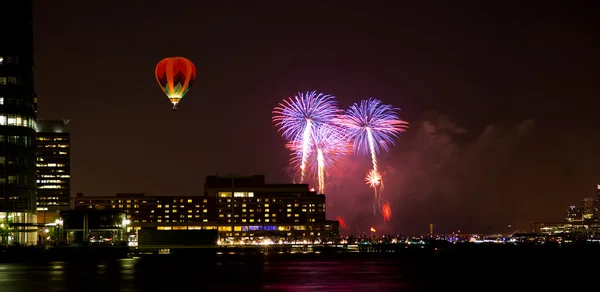 4 juli vuurwerk — Stockfoto