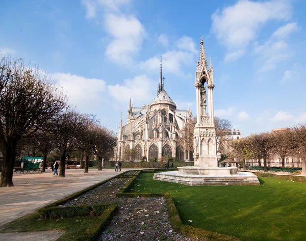 A famosa Notre Dame em Paris — Fotografia de Stock