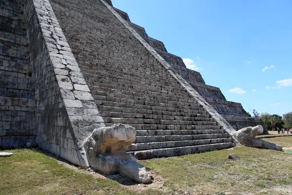 The temples of chichen itza temple in Mexico — Stock Photo, Image