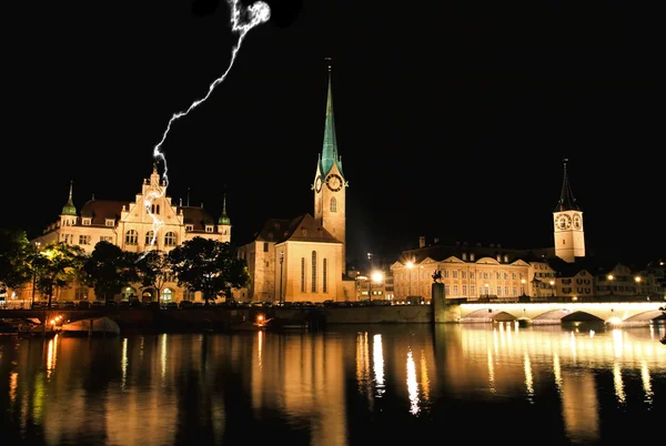 La vista nocturna de los principales lugares de interés de Zurich —  Fotos de Stock