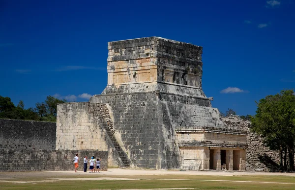 Tourists visiting the this top attraction in Mexico — Stock Photo, Image