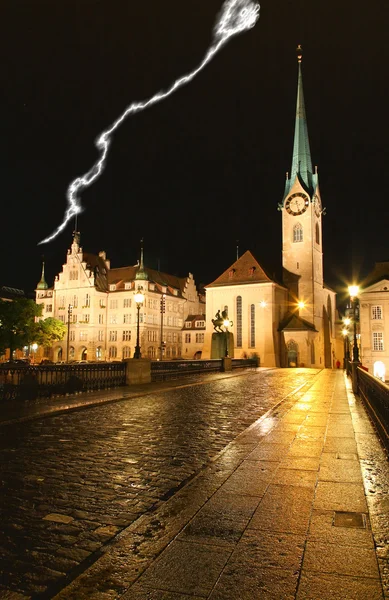 La vista nocturna de los principales lugares de interés de Zurich — Foto de Stock