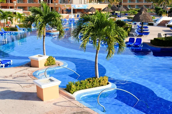 Ein luxuriöses All-inclusive-Strandresort am Morgen — Stockfoto