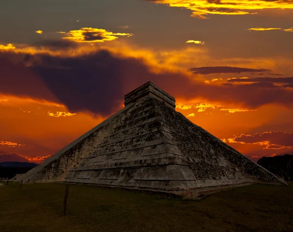 The temples of chichen itza temple in Mexico — Stock Photo, Image