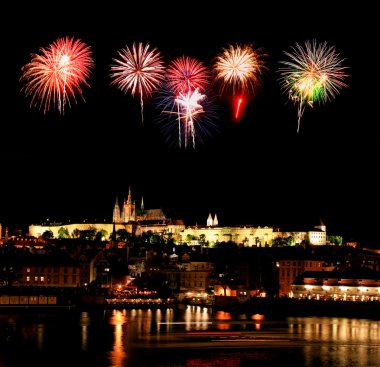 güzel Prag şehir gece görüntüsü