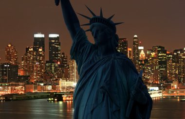 özgürlük ve manhattan skyline heykeli
