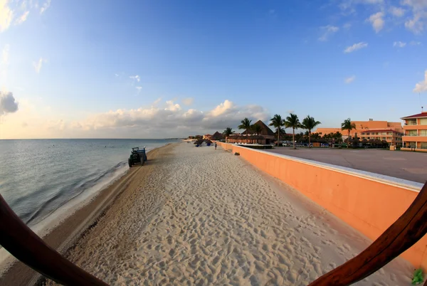 Herşey dahil lüks beach resort at sabah — Stok fotoğraf