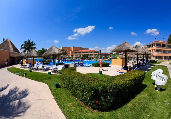 En lyxig all inclusive beach resort i Cancún — Stockfoto