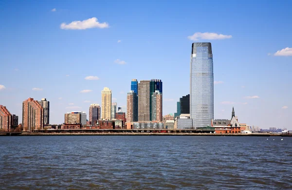 Modern high-rise office buildings facing Manhattan — Stock Photo, Image