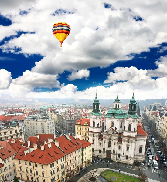 Пташиного польоту Староміської площі Праги — стокове фото