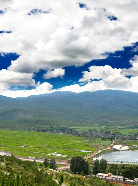 Krajobrazy krajobraz w pobliżu miasta lijiang — Zdjęcie stockowe