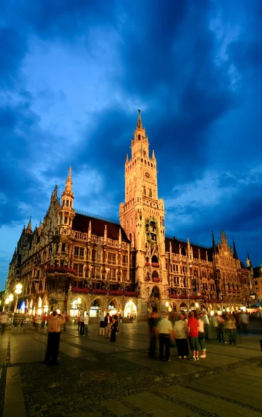 La scène nocturne de la mairie de Munich — Photo