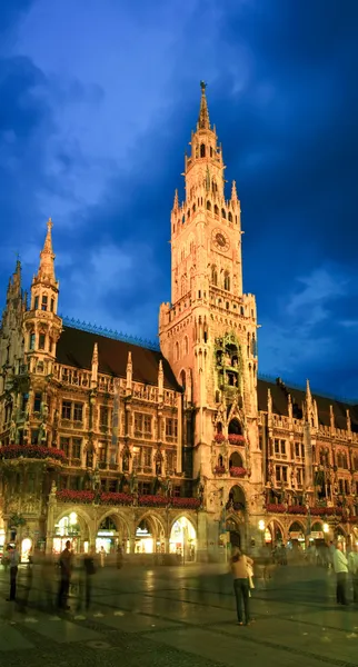 La scène nocturne de la mairie de Munich — Photo