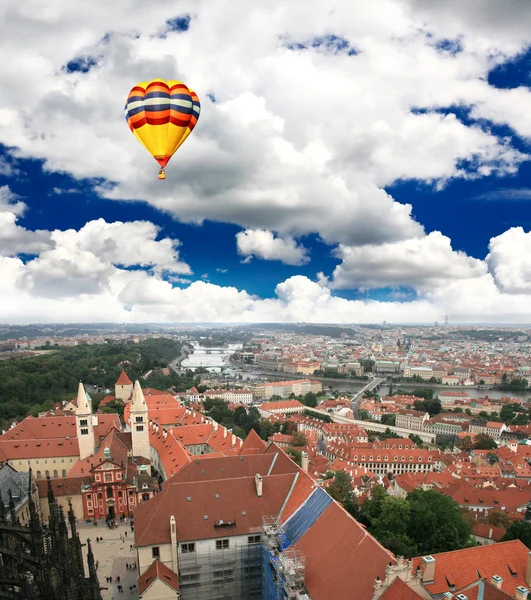 Пташиного польоту міста Прага — стокове фото