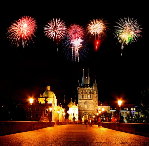 La vue de nuit sur la belle ville de Prague — Photo