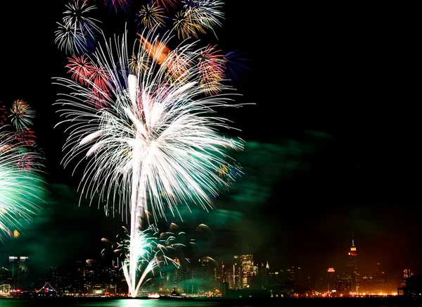 Le 4 juillet feux d'artifice à New York — Photo