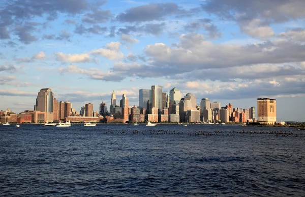 El horizonte del Bajo Manhattan — Foto de Stock