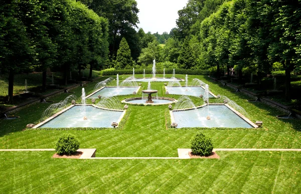 Un diseño de jardín italiano en un jardín botánico —  Fotos de Stock