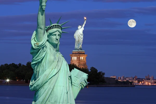 La Statue de la Liberté et New York — Photo