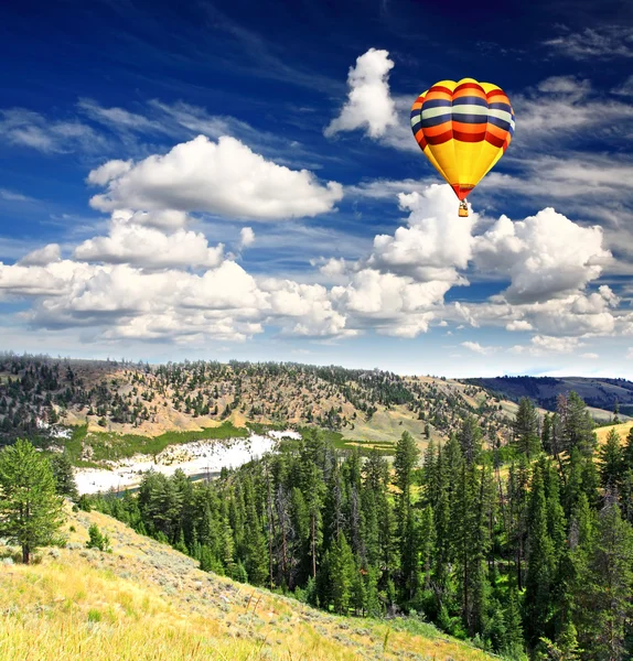 A paisagem do Parque Nacional de Yellowstone — Fotografia de Stock