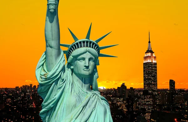 A Estátua da Liberdade e Nova Iorque — Fotografia de Stock