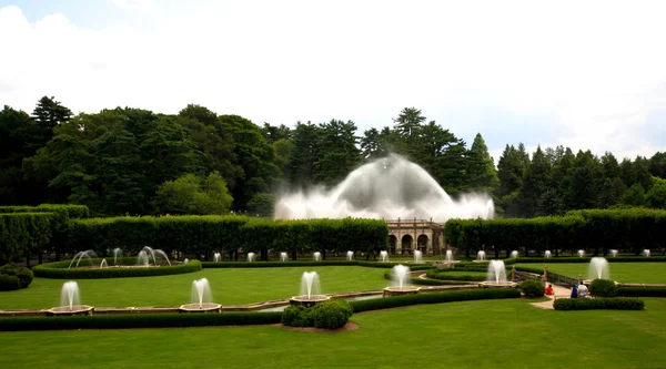 Pokaz fontanny w ogrodzie botanicznym — Zdjęcie stockowe