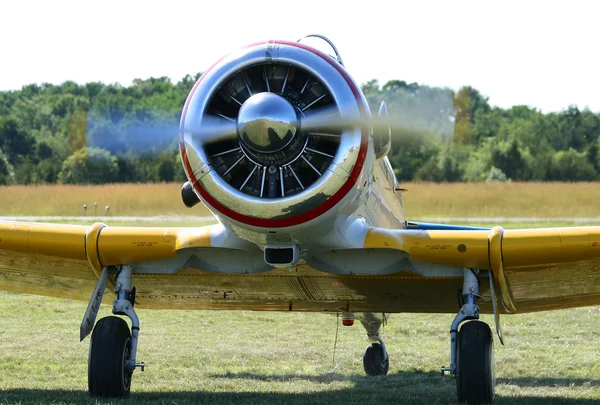 Ein altes Flugzeug — Stockfoto