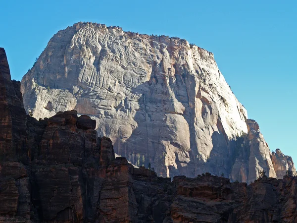 Montañas en el parque nacional de Zion — Foto de Stock