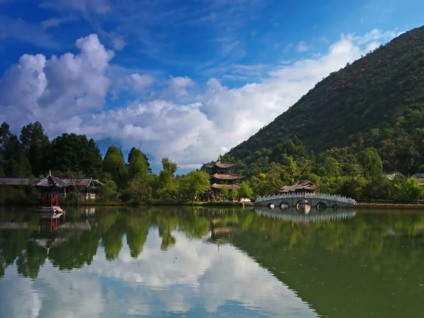 Krajina parku poblíž lijiang, Čína — Stock fotografie