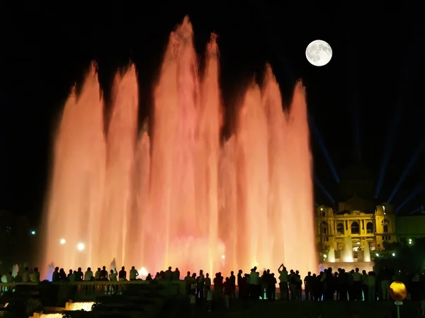 Wspaniałe fontanny w nocy w Barcelonie — Zdjęcie stockowe