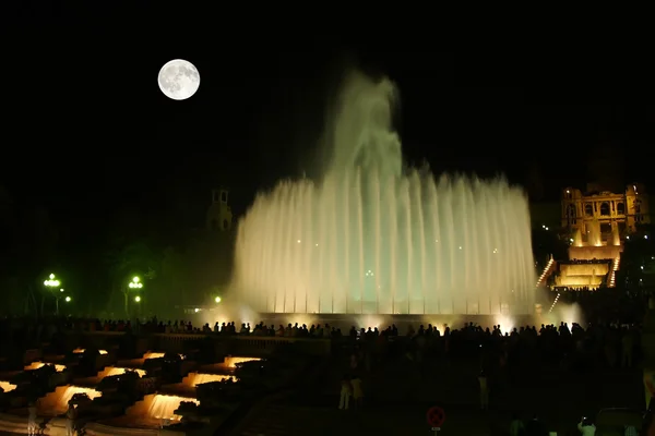 Las magníficas fuentes de la noche en Barcelona — Foto de Stock