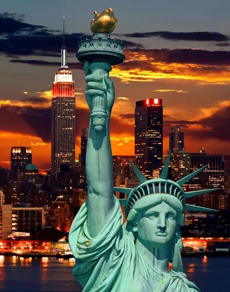 La Estatua de la Libertad y la Ciudad de Nueva York Imagen de archivo