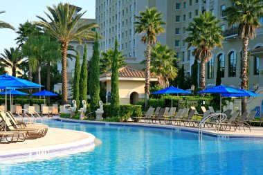 Peyzaj ve havuz bir tatil