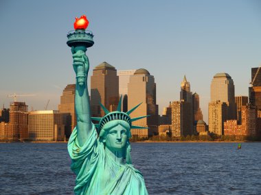 özgürlük ve nyc skyline heykeli
