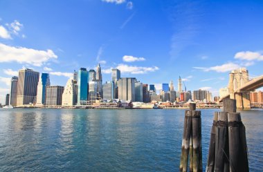 Şehir merkezindeki manhattan ve brooklyn Köprüsü