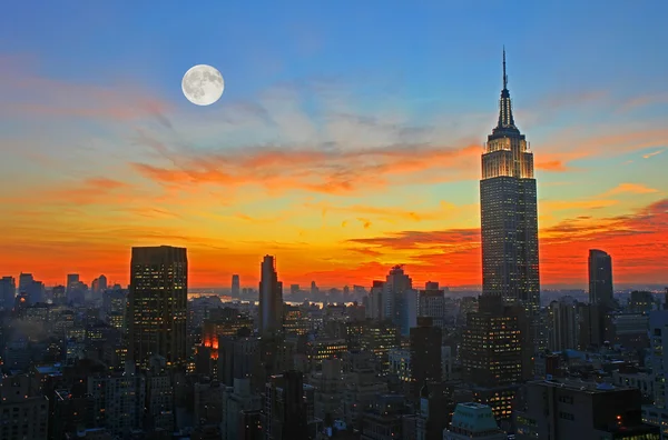 New York City mitt i stan skyline — Stockfoto