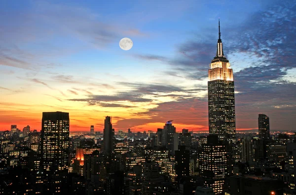 New York City mitt i stan skyline — Stockfoto