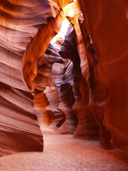 Övre antilop slot canyon nära sida — Stockfoto