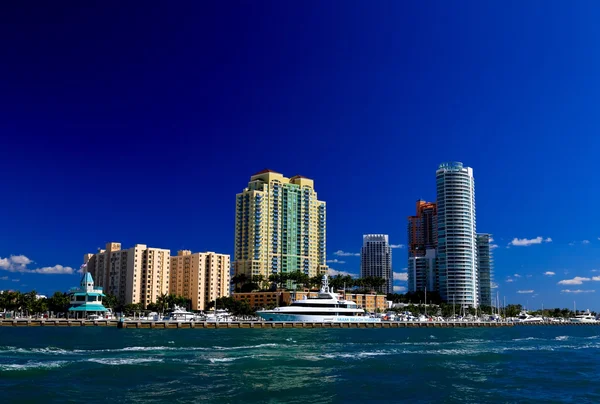 Miami Beach yüksek binalar — Stok fotoğraf