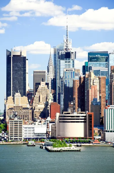Средний Манхэттен в солнечный день — стоковое фото