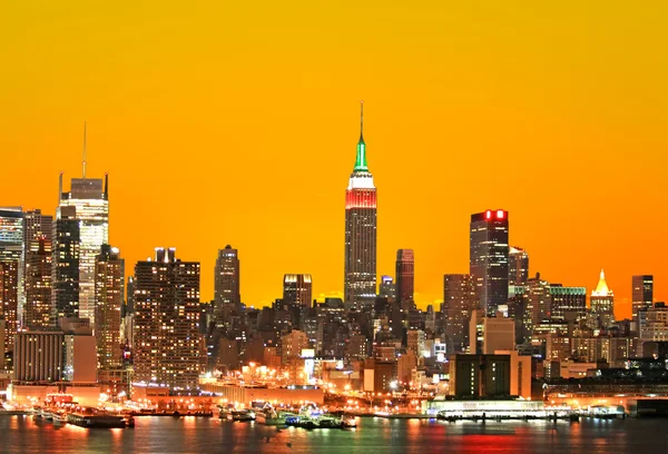 The Empire State Building and Manhattan Midtown Skyline — Stock Photo, Image