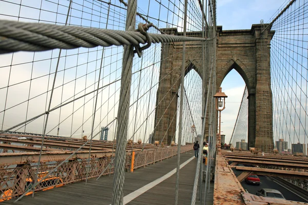 El famoso puente de Brooklyn en el bajo Manhattan NYC —  Fotos de Stock