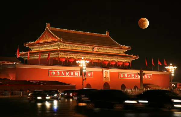 Place Tian-An-Men et éclipse de lune — Photo