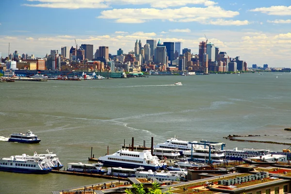 El horizonte del centro de Manhattan — Foto de Stock